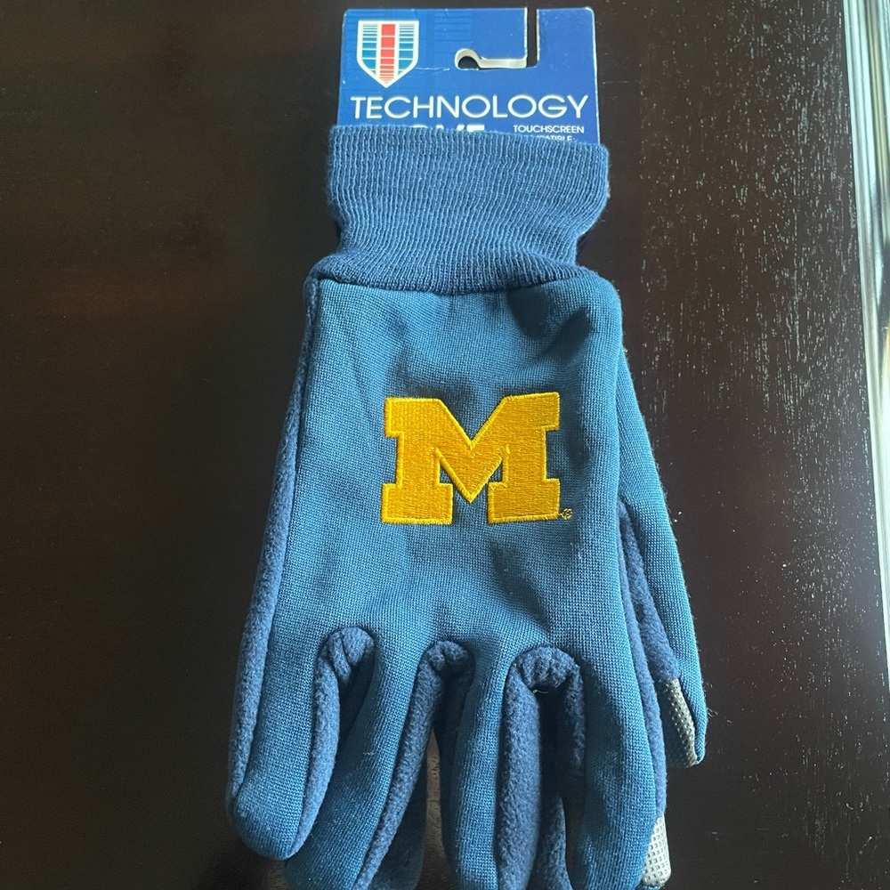 New Michigan Wolverines Technology Gloves